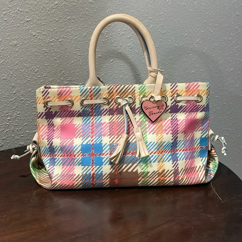 Authentic Dooney & Bourke 13 x 7 x 11 excellent preloved condition 💕 - Picture 1 of 11